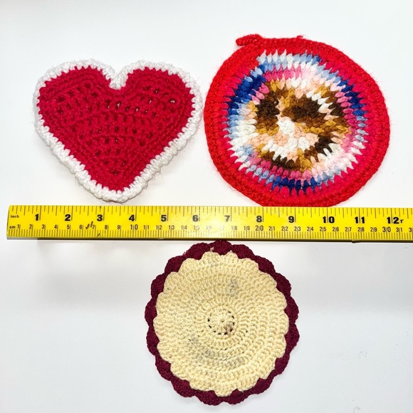 Vintage Crochet Pot Holders Lot of 3 Heart & Round Multicoloured - Picture 3 of 3
